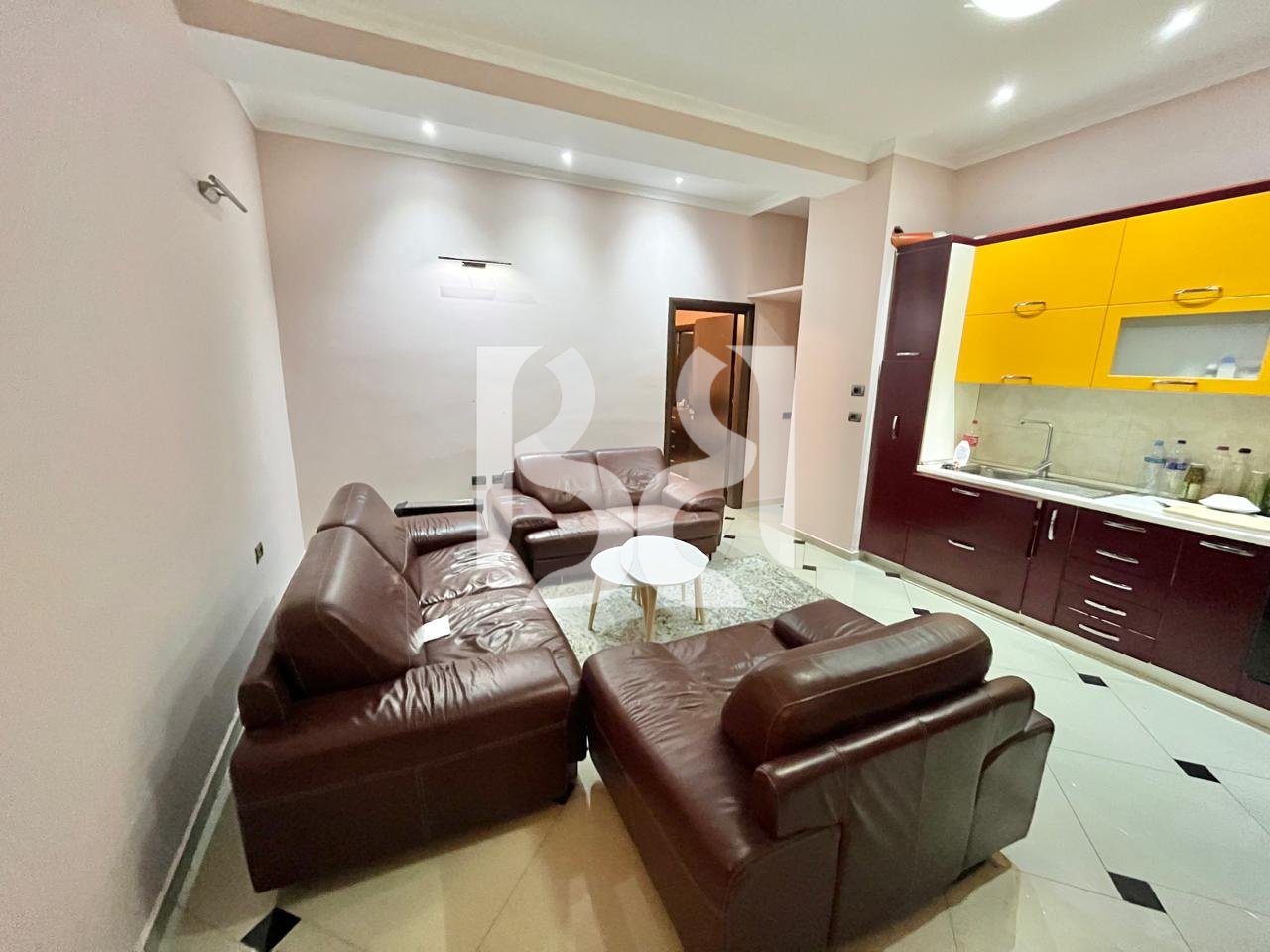 APARTAMENT ME QIRA 2+1+2 ASTIR PRANE BAR OSLO*