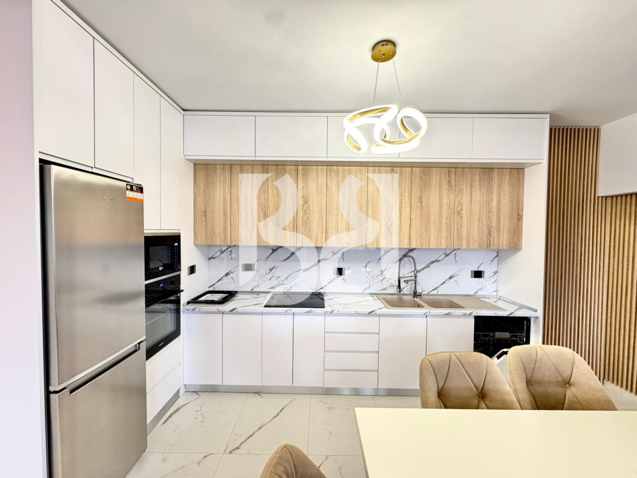 APARTAMENT  2+1+2 + PARKING ME QIRA PRANE LIQENIT TE FARKES REZIDENCA LAKELAND*