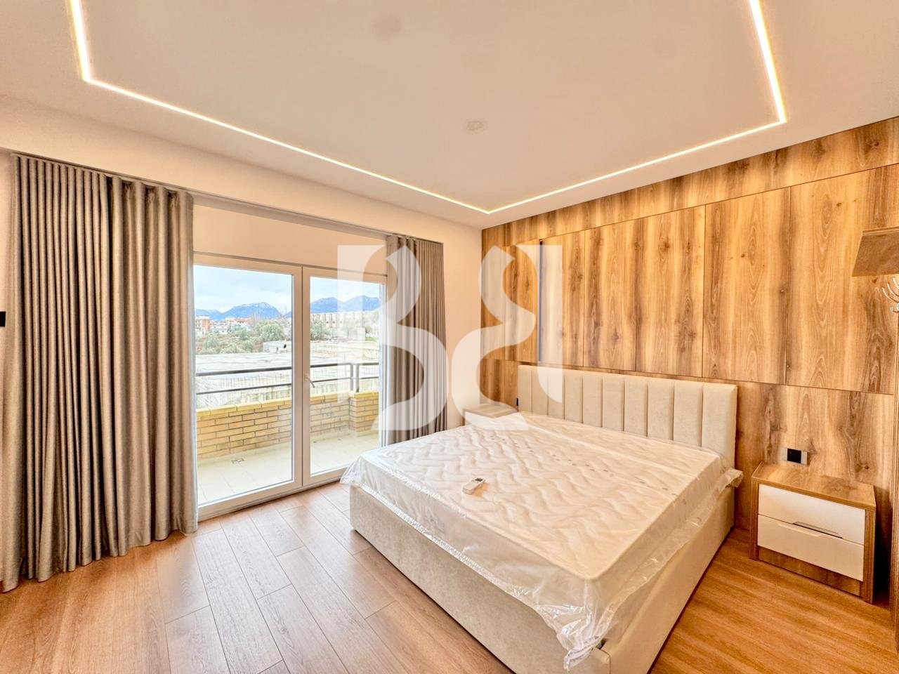 APARTAMENT  2+1+2 + PARKING ME QIRA PRANE LIQENIT TE FARKES REZIDENCA LAKELAND*