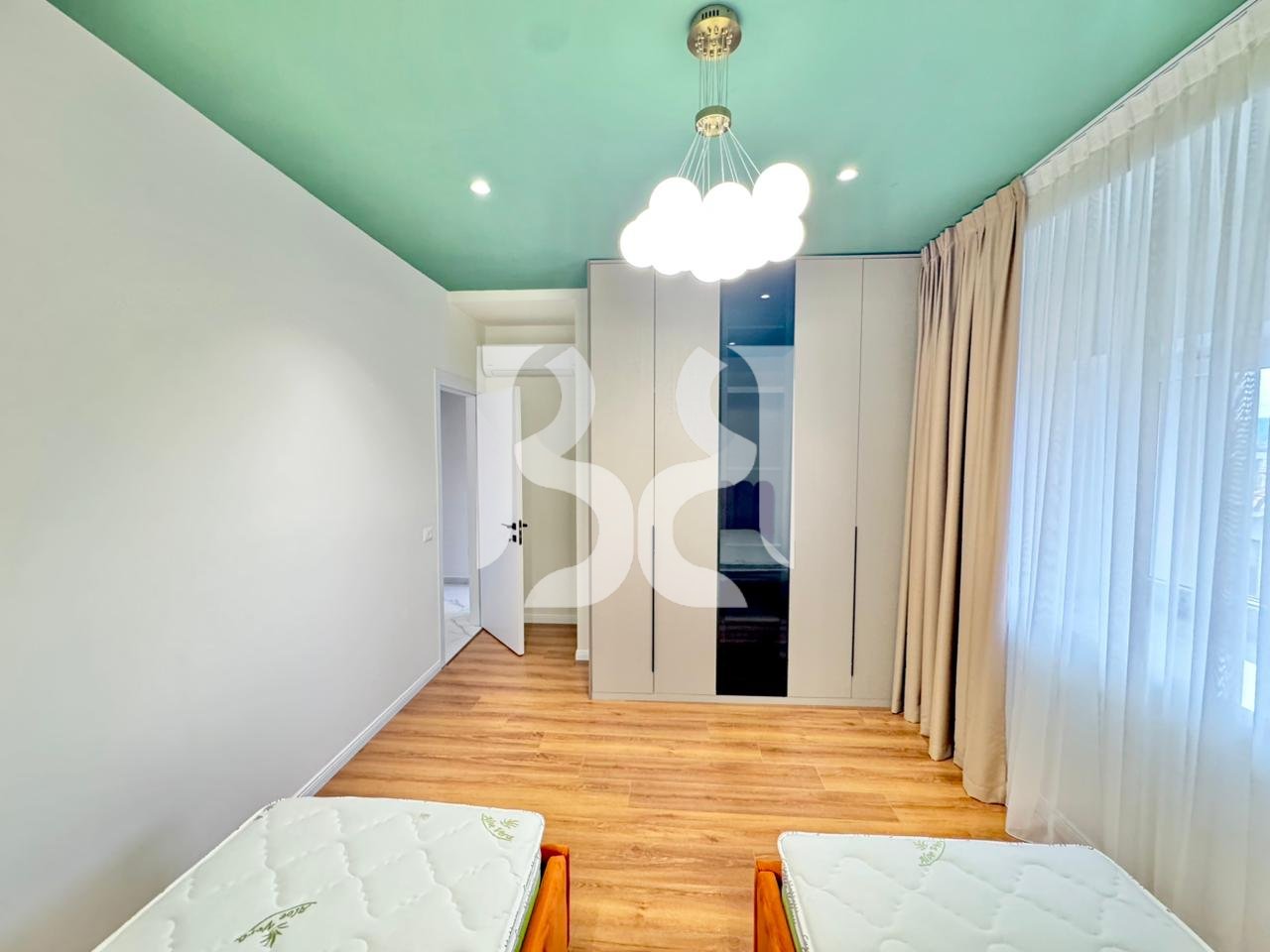 APARTAMENT  2+1+2 + PARKING ME QIRA PRANE LIQENIT TE FARKES REZIDENCA LAKELAND*