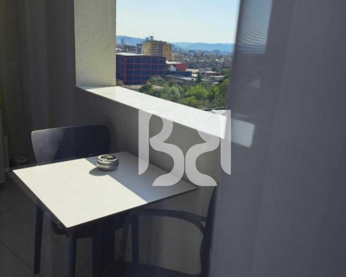 *APARTAMENT ME QIRA 1+1+POST PARKIMI KINOSTUDIO