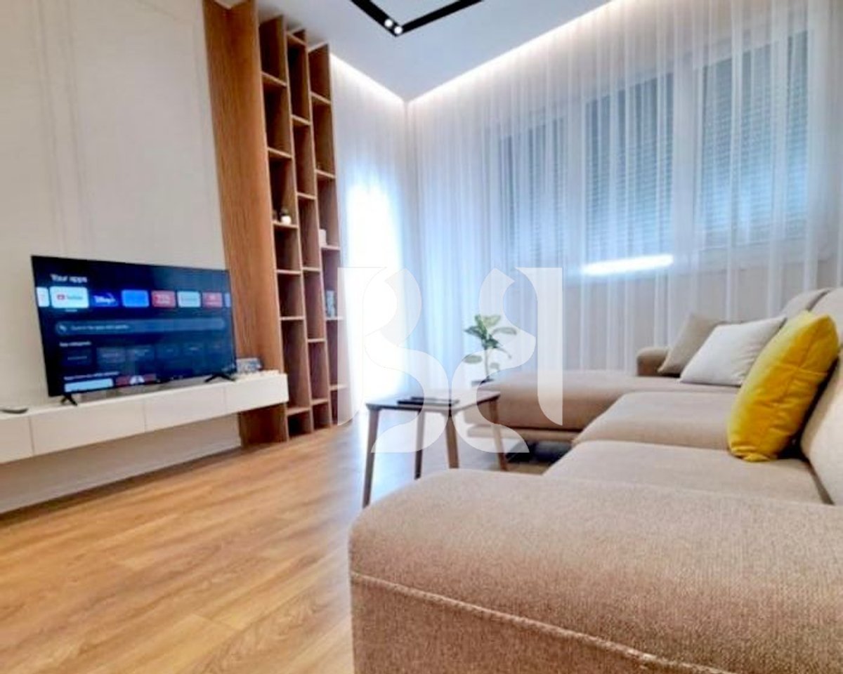 *APARTAMENT ME QIRA 1+1+POST PARKIMI KINOSTUDIO