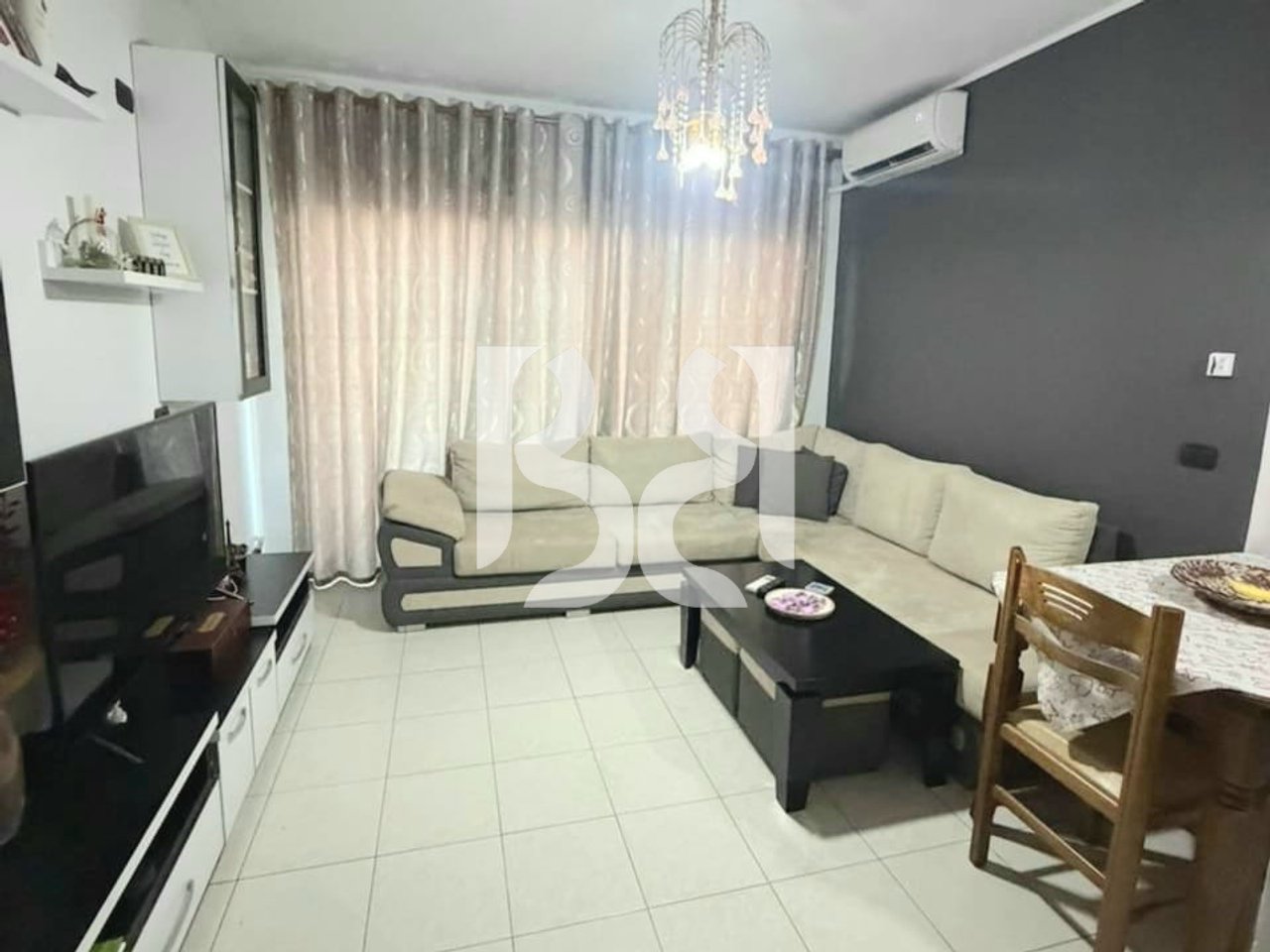 APARTAMENT ME QIRA 1+1 TEK FUSHA E AVIACIONIT