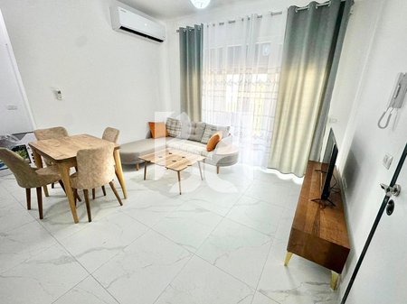 APARTAMENT ME QERA 1+1+PARKIM TE ISH FUSHA E AVIACIONIT