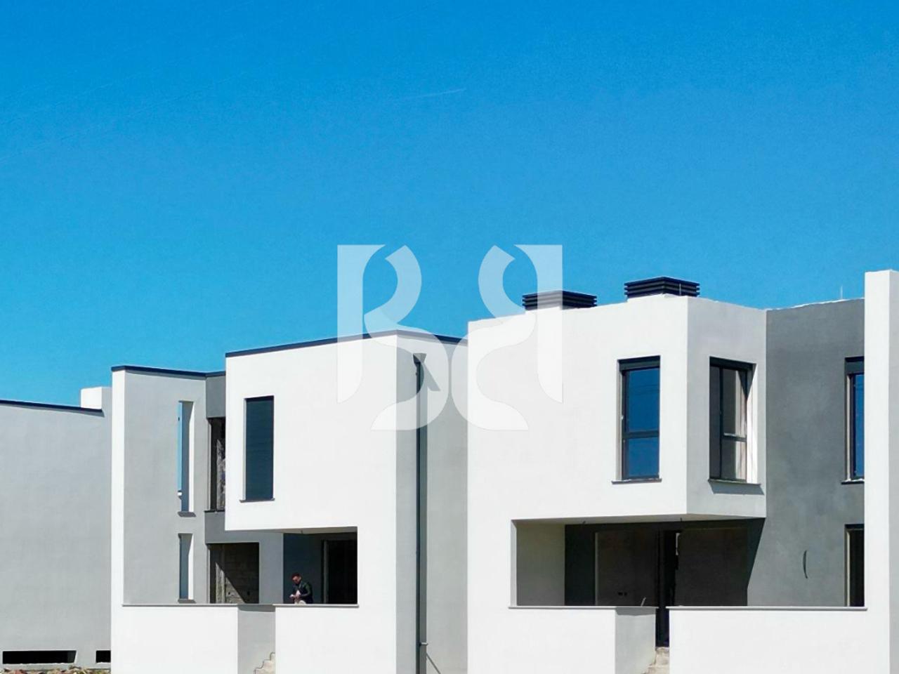 VILE EKSKLUZIVE NE SHITJE TE TURQUOISE MARINA, HAMALLAJ