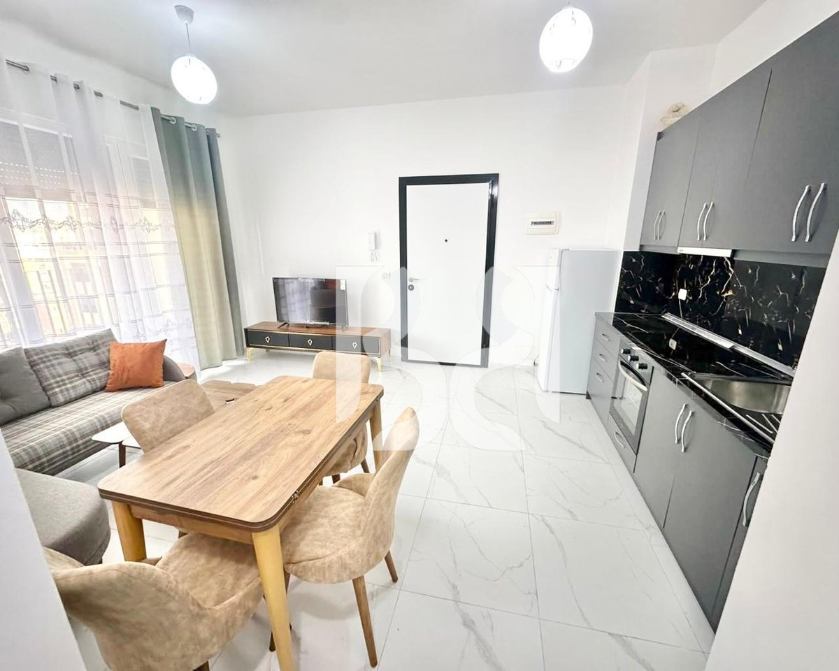APARTAMENT ME QERA 1+1+PARKIM TE ISH FUSHA E AVIACIONIT