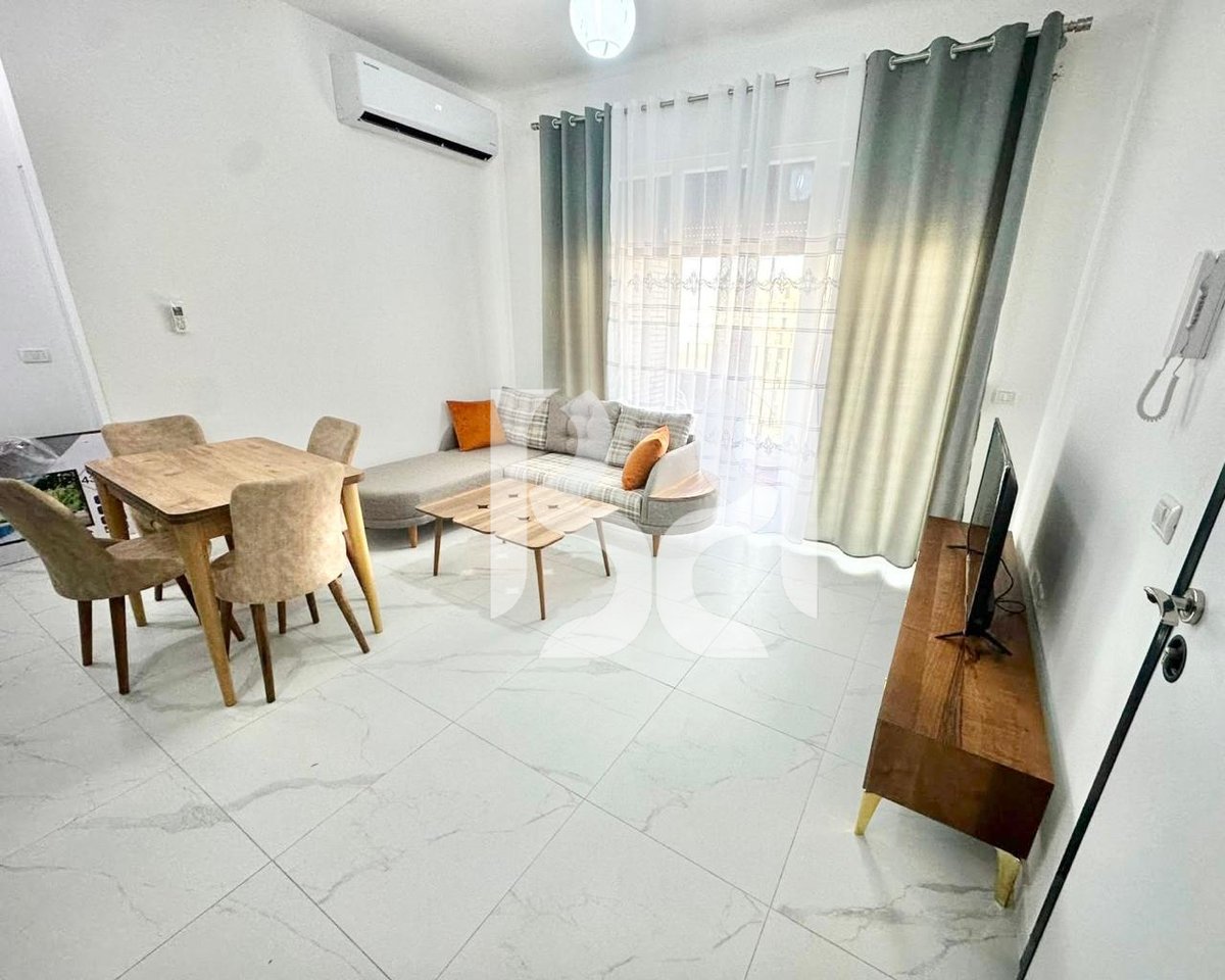 APARTAMENT ME QERA 1+1+PARKIM TE ISH FUSHA E AVIACIONIT