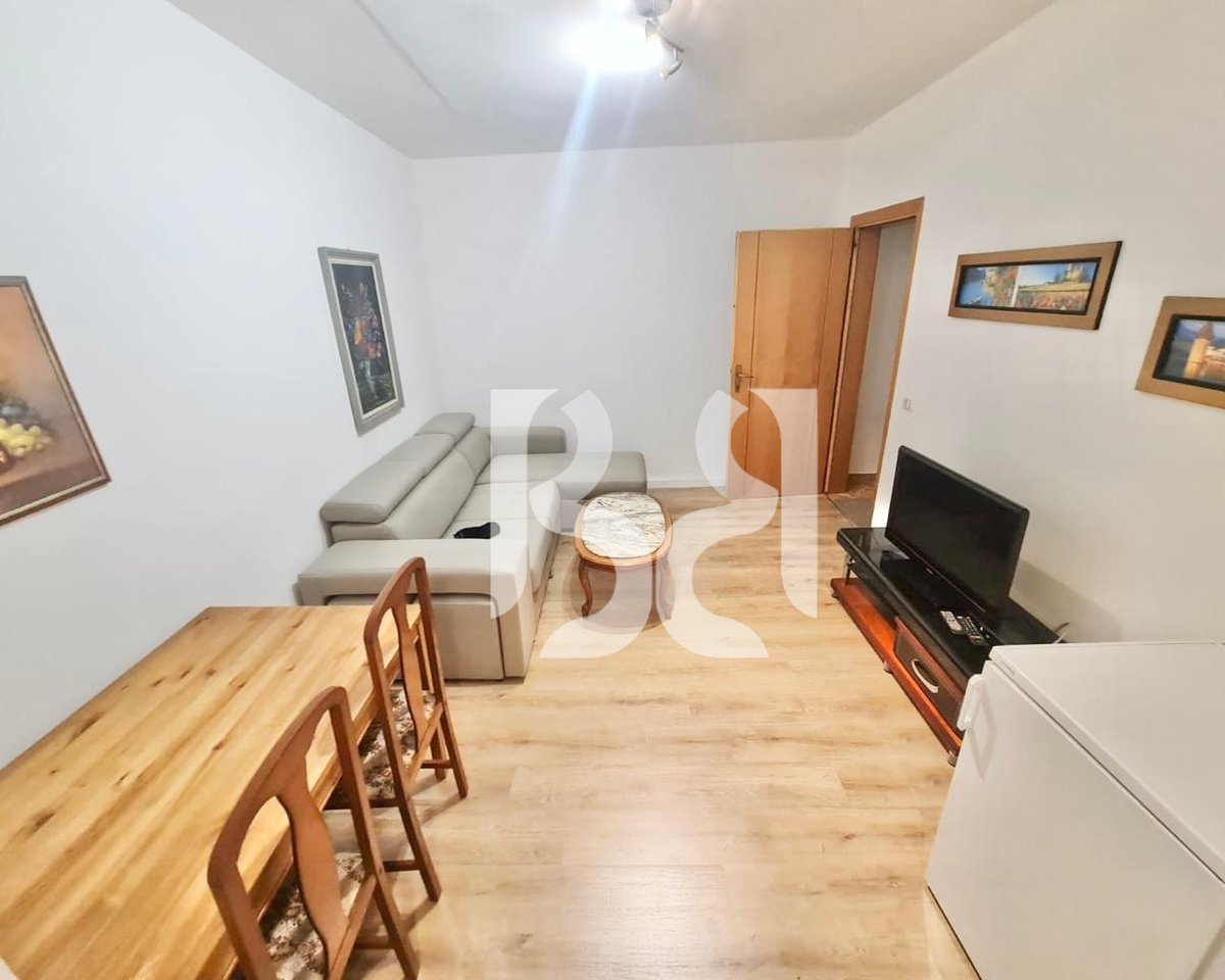 APARTAMENT ME QERA 1+1 TE MYSLYM SHYRI