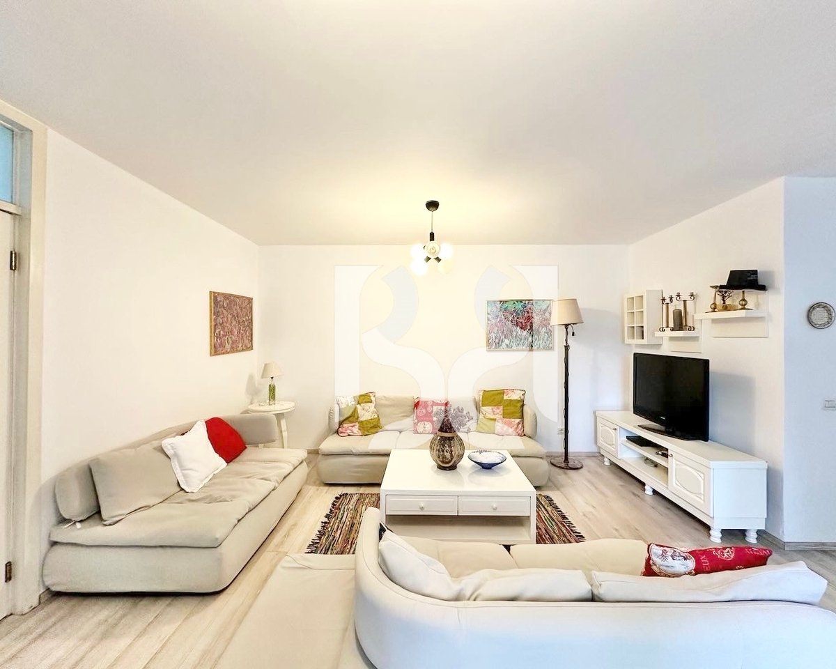 APARTAMENT ME QERA 2+1 TE ISH EKZPOZITA