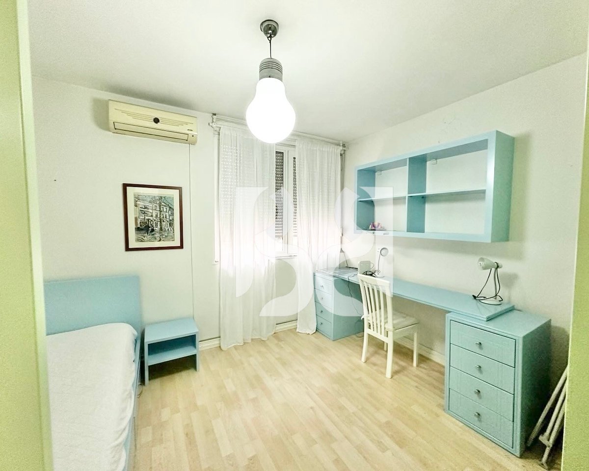 APARTAMENT ME QERA 2+1 TE ISH EKZPOZITA