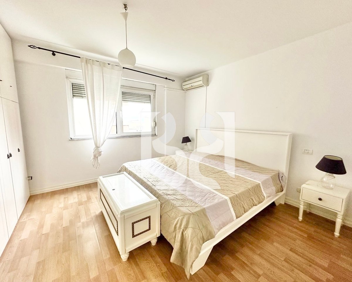 APARTAMENT ME QERA 2+1 TE ISH EKZPOZITA
