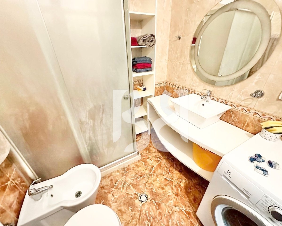 APARTAMENT ME QERA 2+1 TE ISH EKZPOZITA