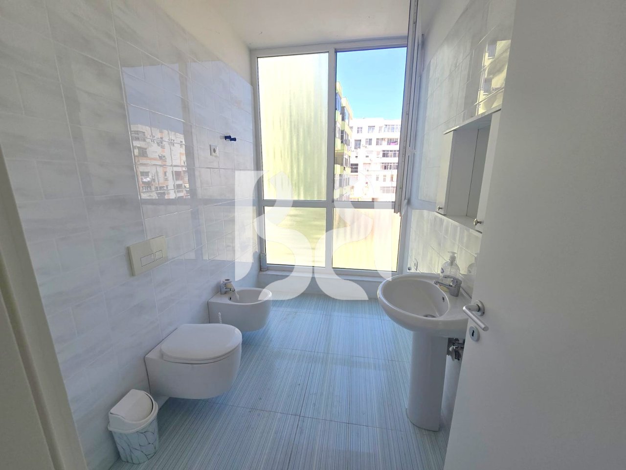 APARTAMENT 1+1+ POST PARKIMI ME QIRA TE RRUGA JORDAN MISJA*