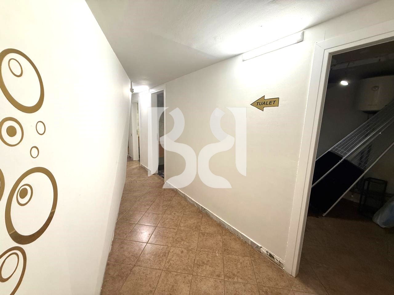LOCALE COMMERCIALE IN AFFITTO A ASTIR 900EURO *