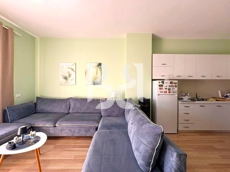 APARTAMENT 1+1 ME QERA PERBALLE TOPTANI CENTER 700 EURO