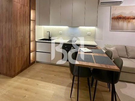Apartament 1+1 me Qira te Kompleksi Kadiu, Ali Demi, Tiranë | 55 m² | I Mobiluar | Kati 6