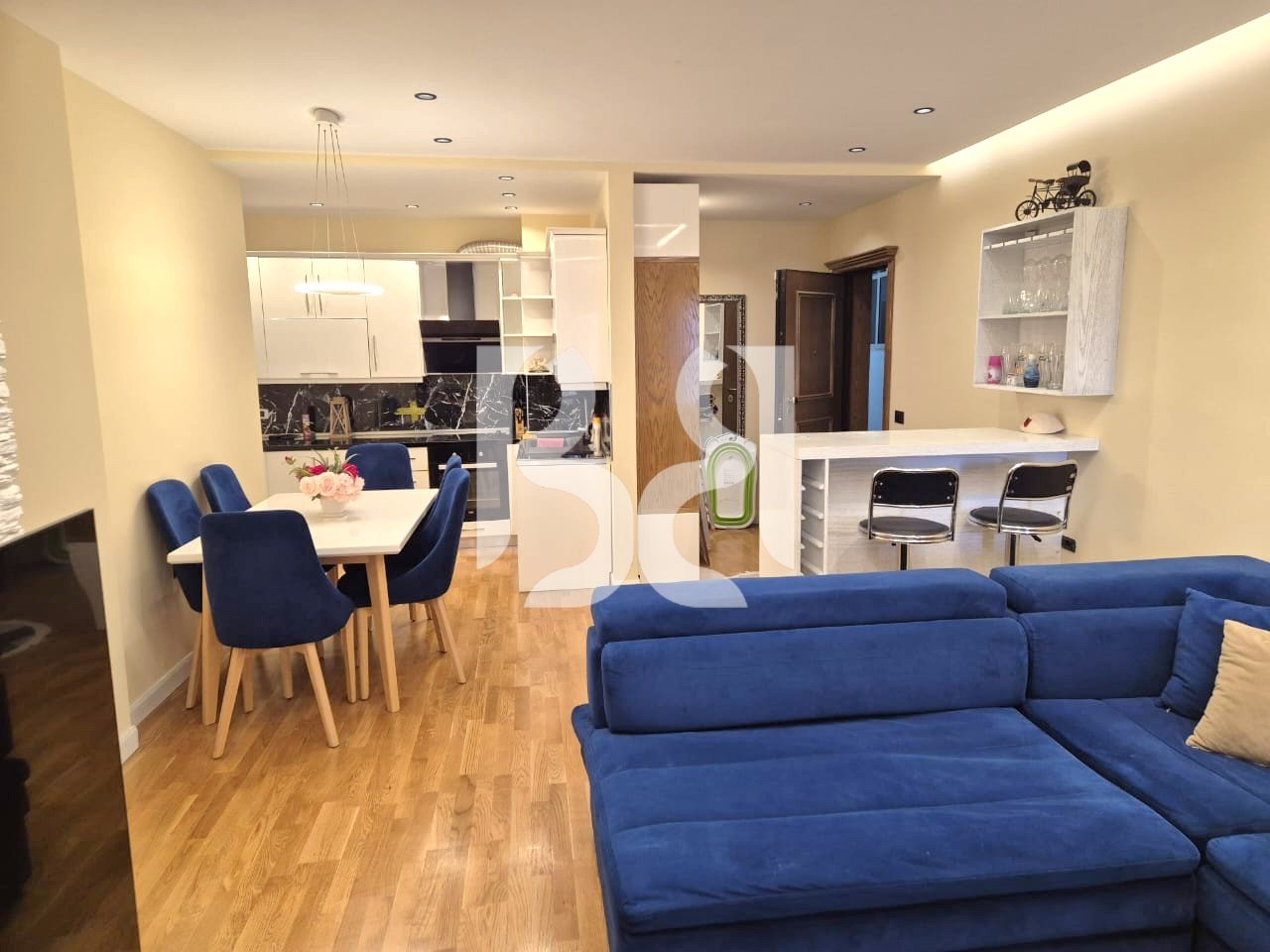 APARTMENT 2+1+BALCONY FOR RENT NEAR THE FORMER AVIATION FIELD
