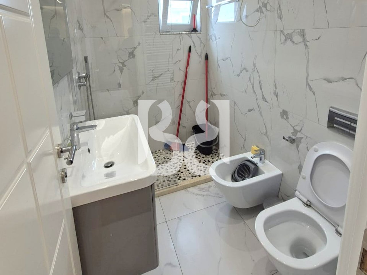 APARTMENT 2+1+BALCONY FOR RENT NEAR THE FORMER AVIATION FIELD