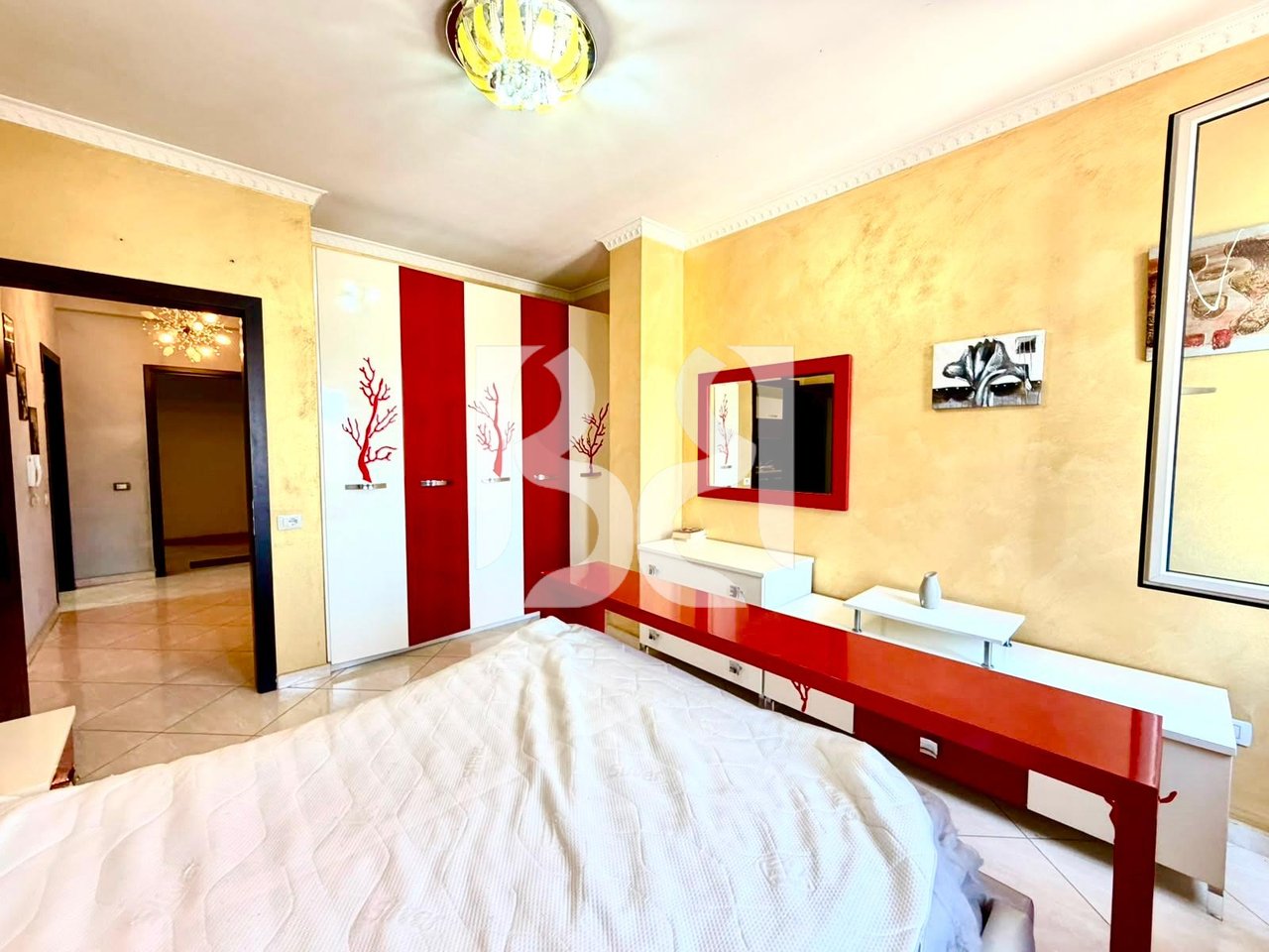 APARTAMENT 1+1+BALLKON ME QIRA ISH TREGU ELEKTRIK TE MUZEU SHKENCAVE