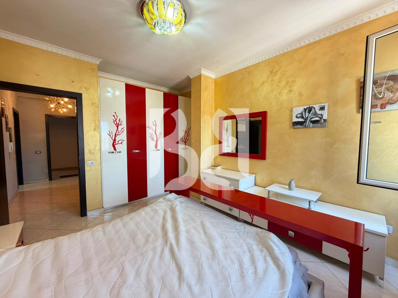APARTAMENT 1+1+BALLKON ME QIRA ISH TREGU ELEKTRIK TE MUZEU SHKENCAVE