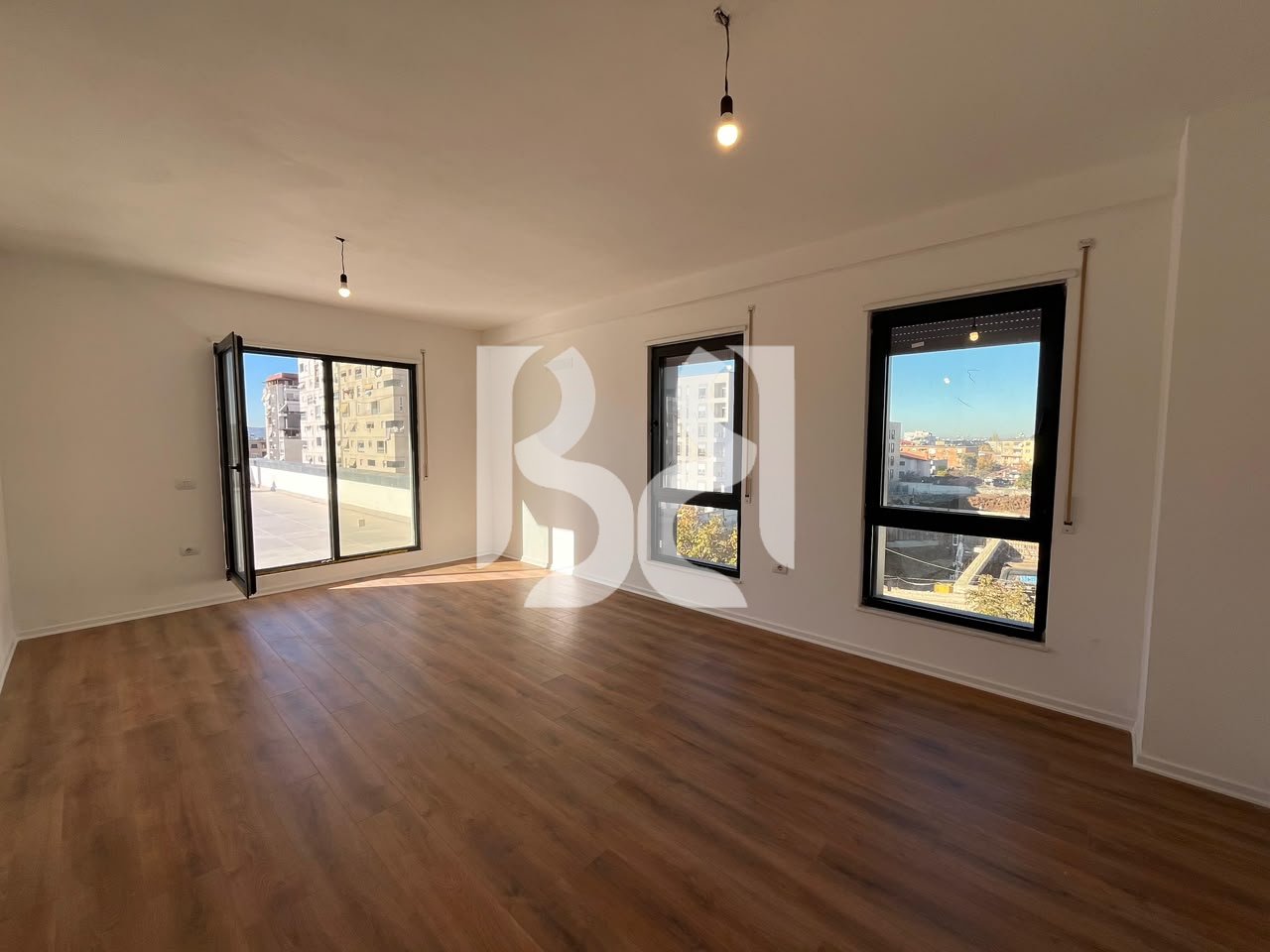AMBIENTE UFFICIO IN AFFITTO – RESIDENZA ERLI