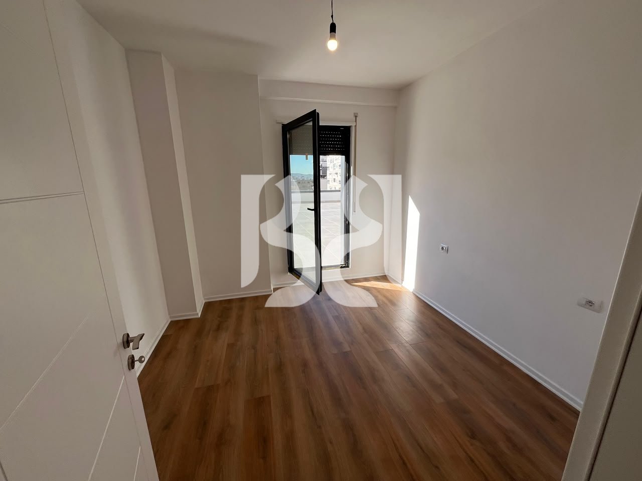 AMBIENTE UFFICIO IN AFFITTO – RESIDENZA ERLI