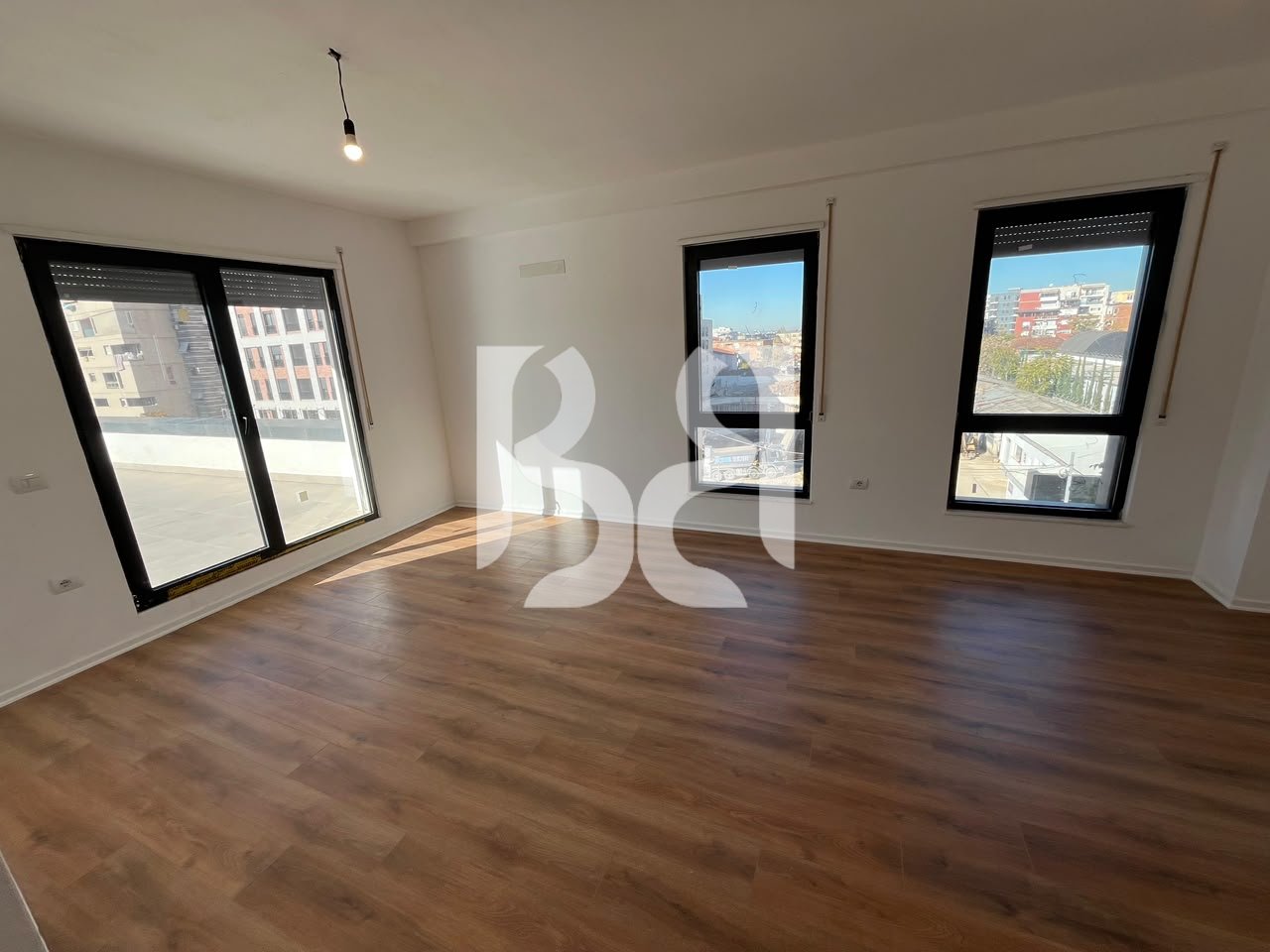 AMBIENTE UFFICIO IN AFFITTO – RESIDENZA ERLI