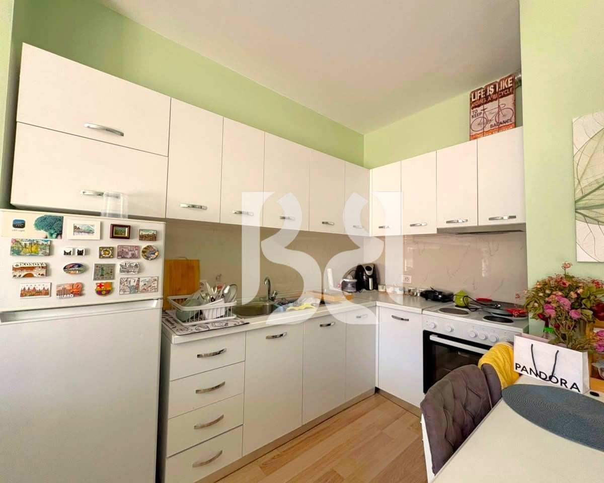 APARTAMENT 1+1 ME QERA PERBALLE TOPTANI CENTER 700 EURO