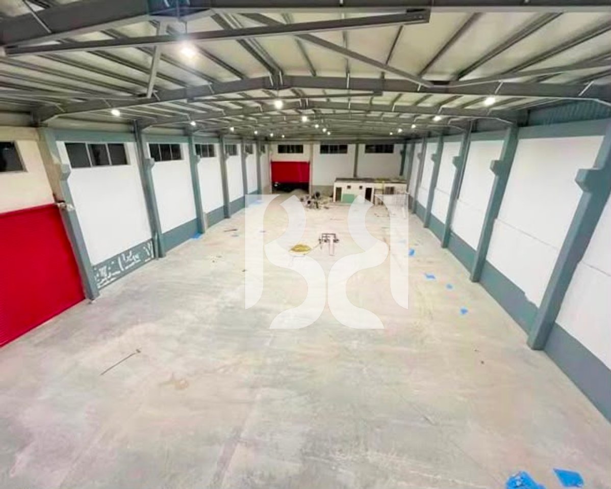 Kapanon Industrial për Qira në Vorë – Magazinë dhe Objekt Biznesi me Sipërfaqe 1,065 m²