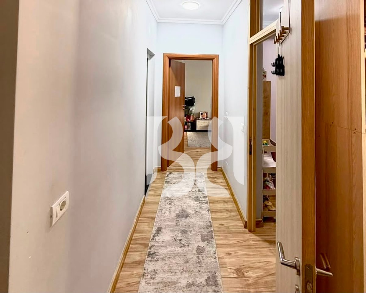 Appartamento 2+1 in Affitto nel Centro di Tirana | Vicino ai 9 Piani | Vicino a Piazza Skënderbej | 800€/Mese