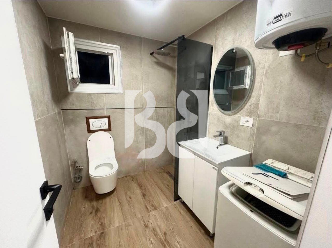Locale per Uffici o Clinica in Affitto vicino al Nuovo Maternità, Tirana | 78 m² | Piano 1 | Rinnovato