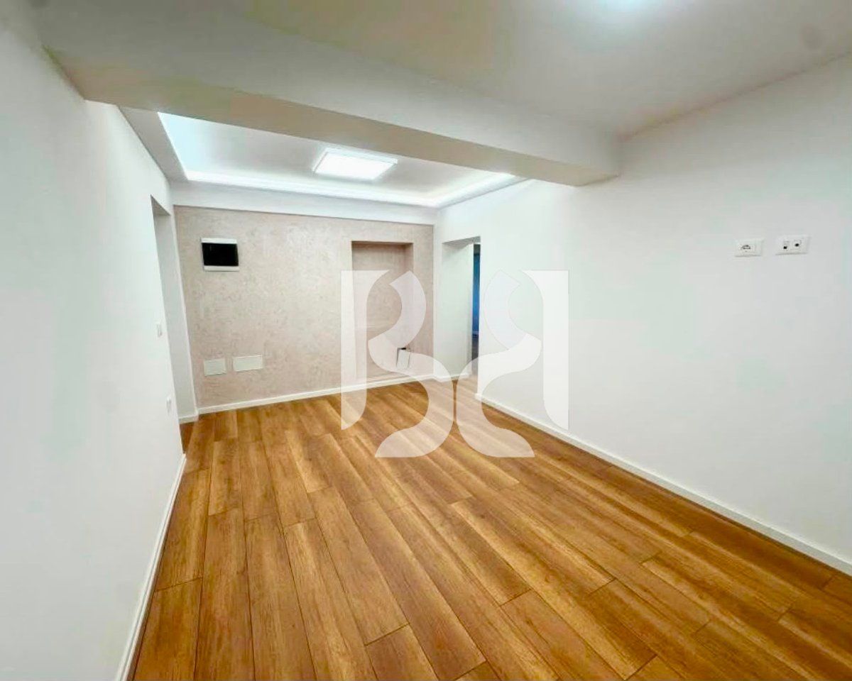 Locale per Uffici o Clinica in Affitto vicino al Nuovo Maternità, Tirana | 78 m² | Piano 1 | Rinnovato