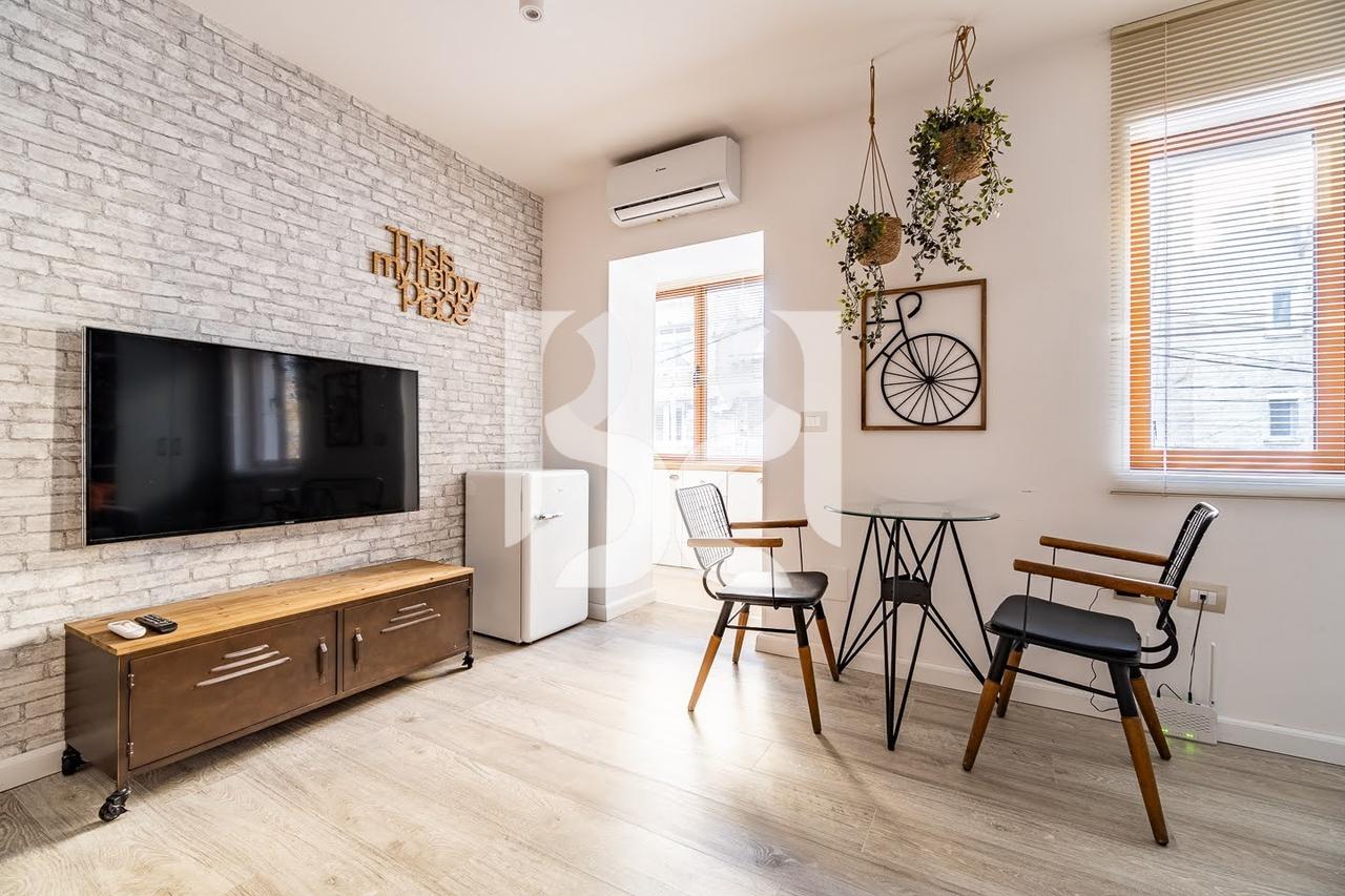 STUDIO ME QERA PRANE SHKOLLES SE KUQE 50.000 ALL
