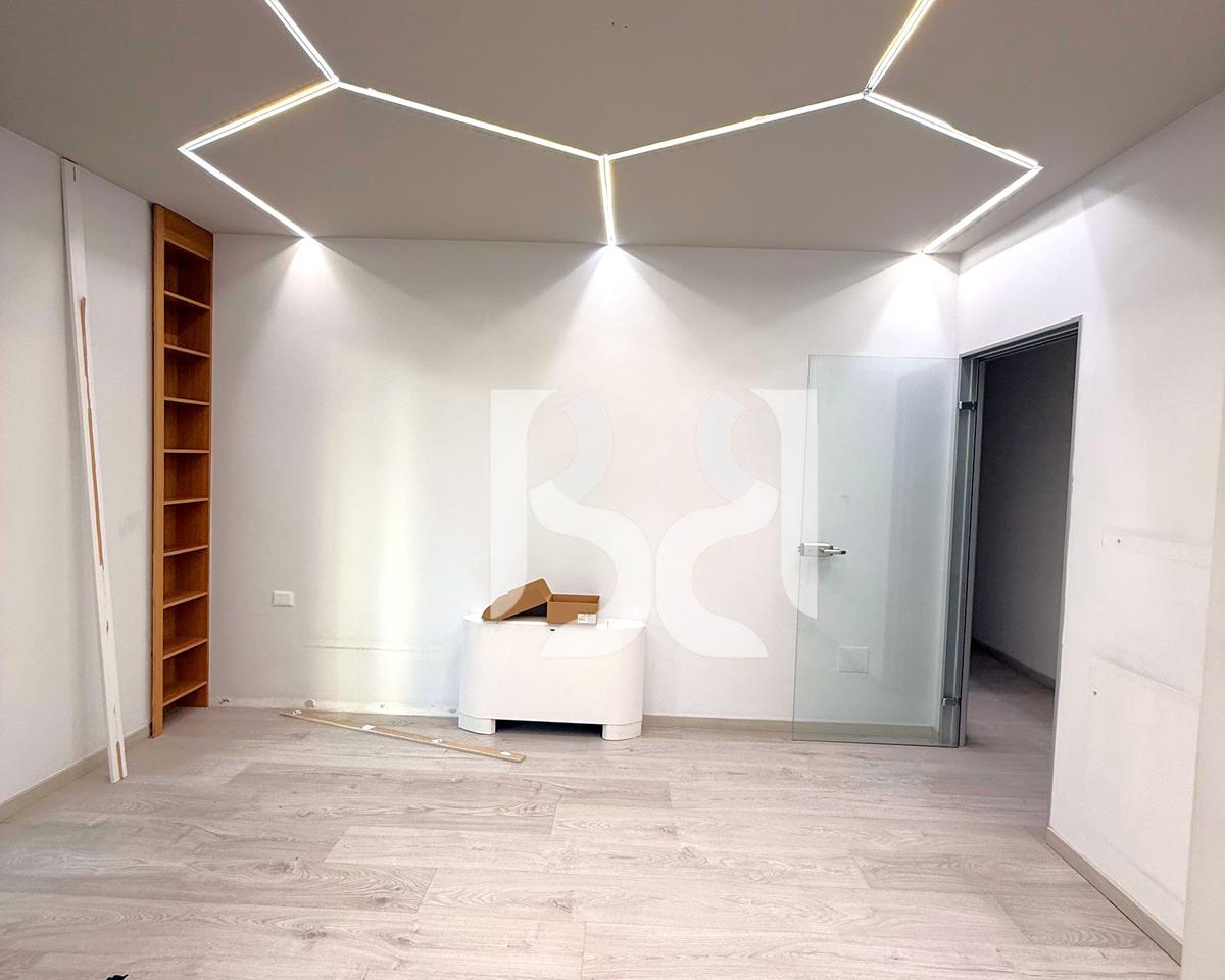 AMBIENTE COMMERCIALE IN AFFITTO 135m² 2000EURO