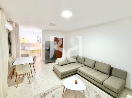 APARTAMENT ME QERA 2+1+2 PRANE ISH STACIONIT TE TRENIT