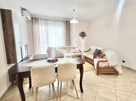 APARTAMENT ME QERA 2+1+2 TE ISH PARKU