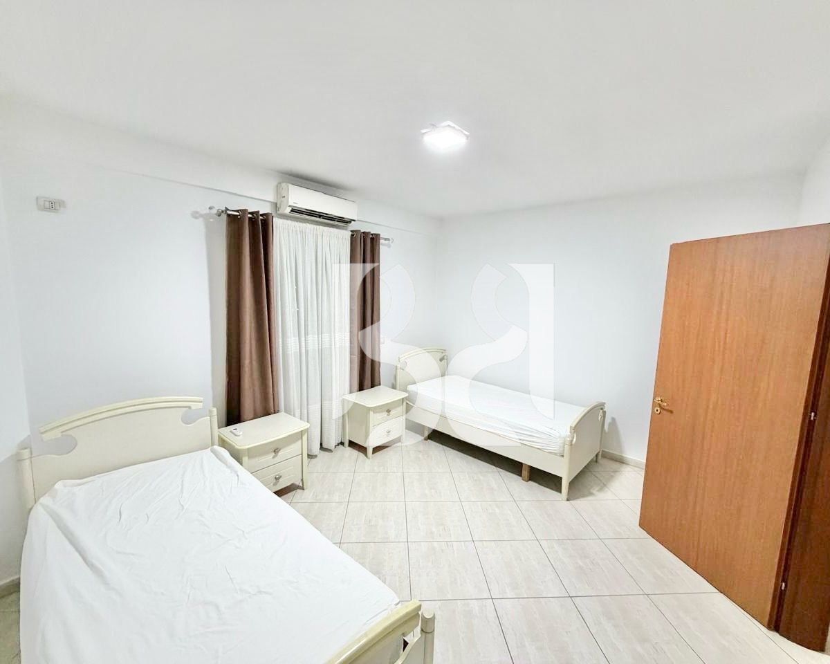 APARTAMENT ME QERA 2+1+2 PRANE ISH STACIONIT TE TRENIT
