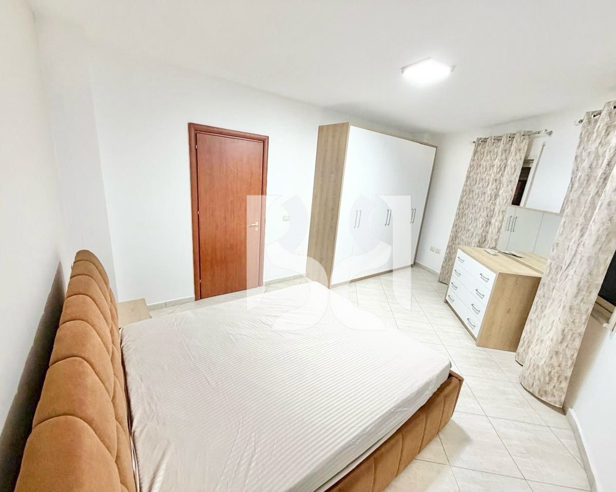 APARTAMENT ME QERA 2+1+2 PRANE ISH STACIONIT TE TRENIT