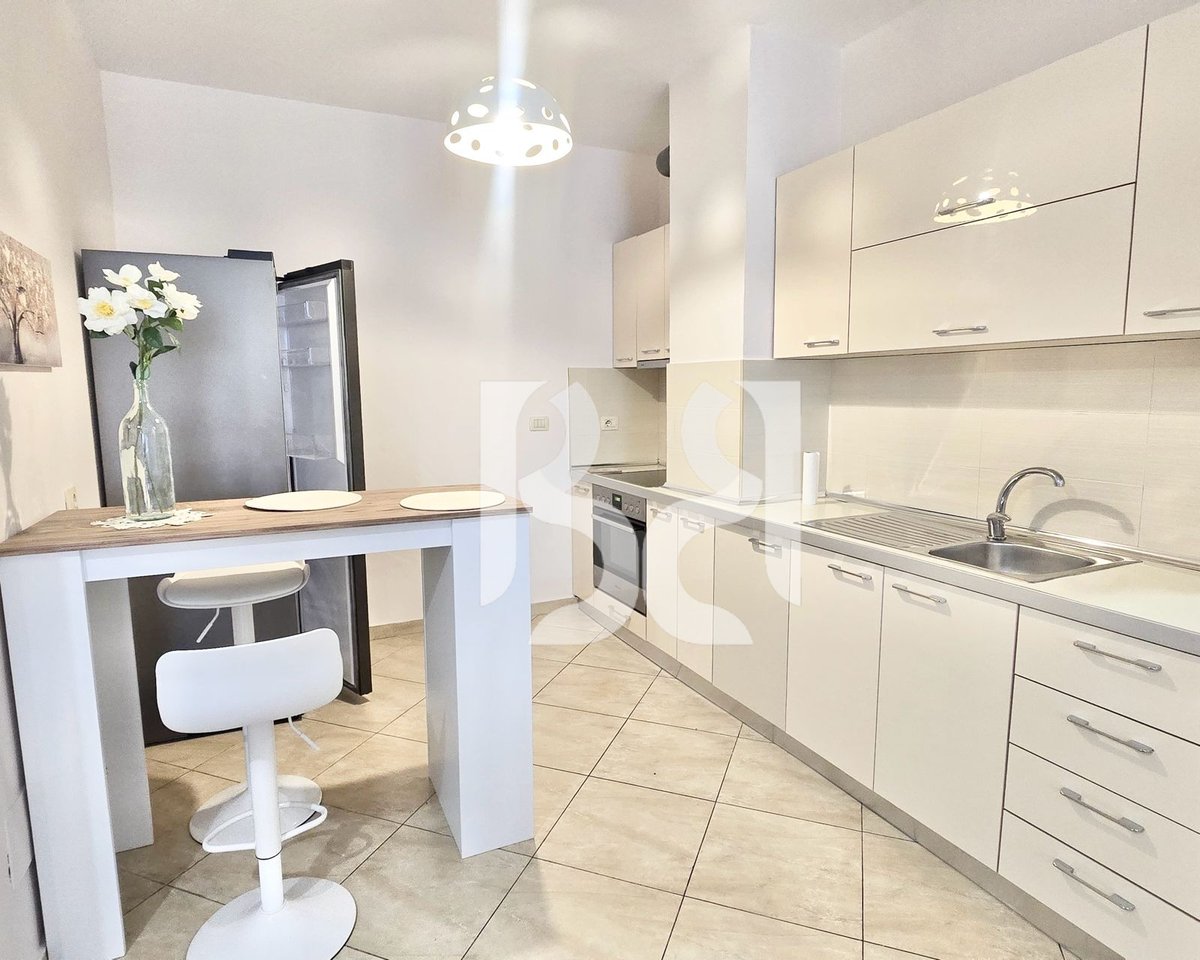 APARTAMENT ME QERA 2+1+2 TE ISH PARKU