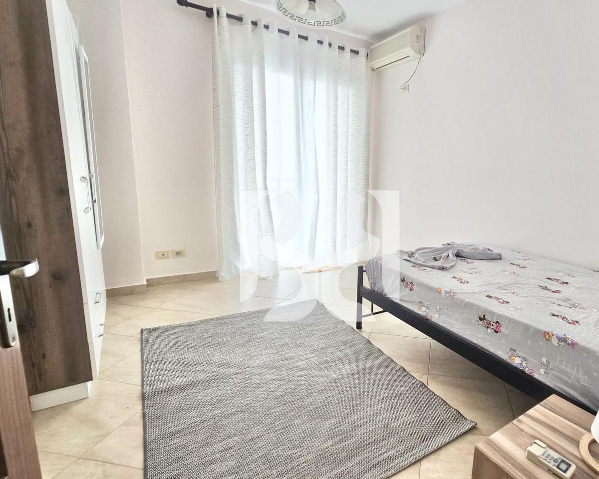 APARTAMENT ME QERA 2+1+2 TE ISH PARKU