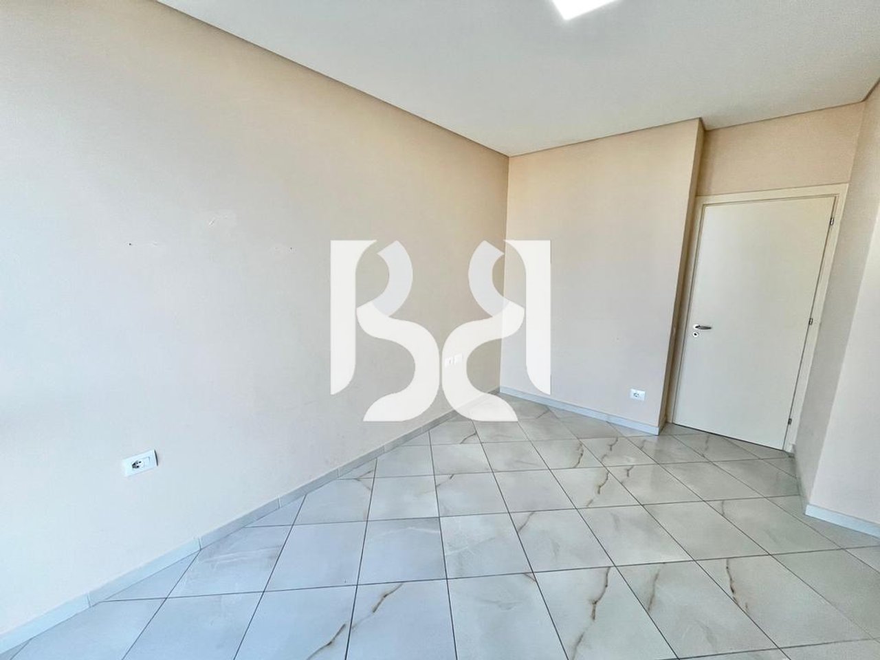 IN AFFITTO UFFICIO 1+1+BALCONE VICINO BIRRA TIRANA