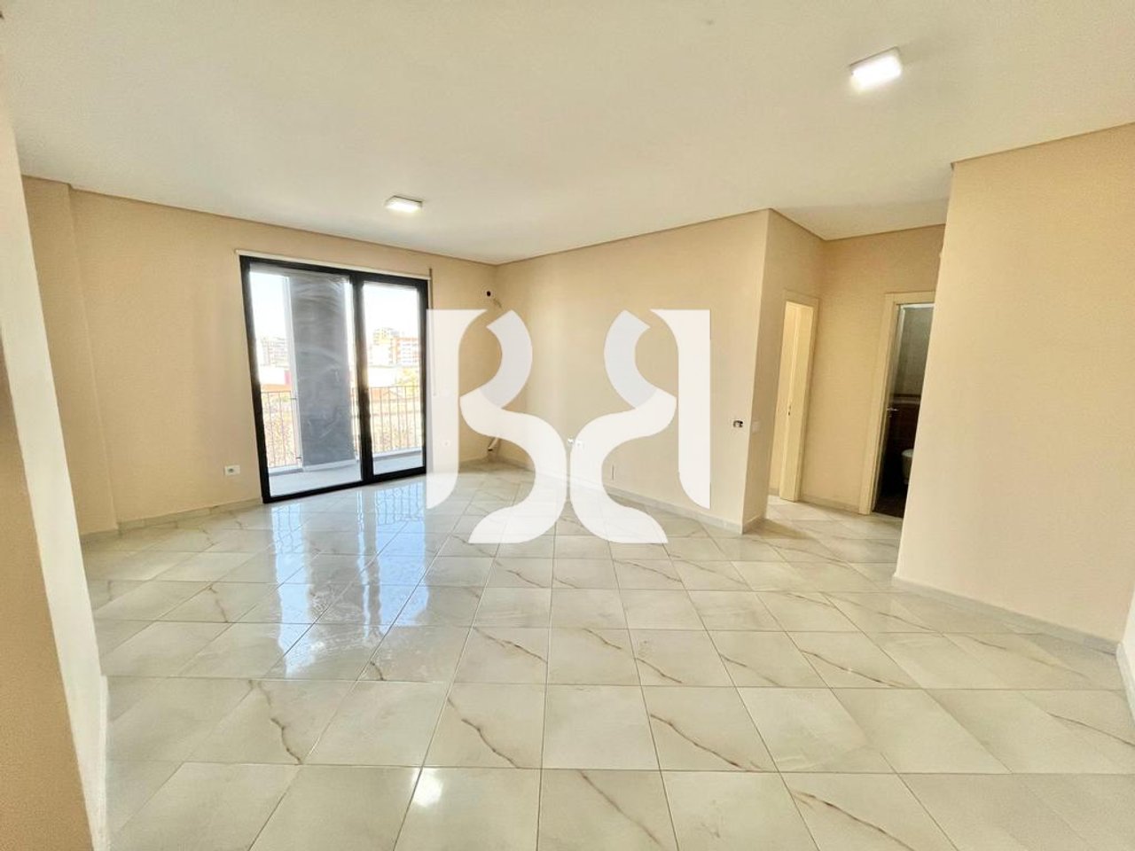 IN AFFITTO UFFICIO 1+1+BALCONE VICINO BIRRA TIRANA