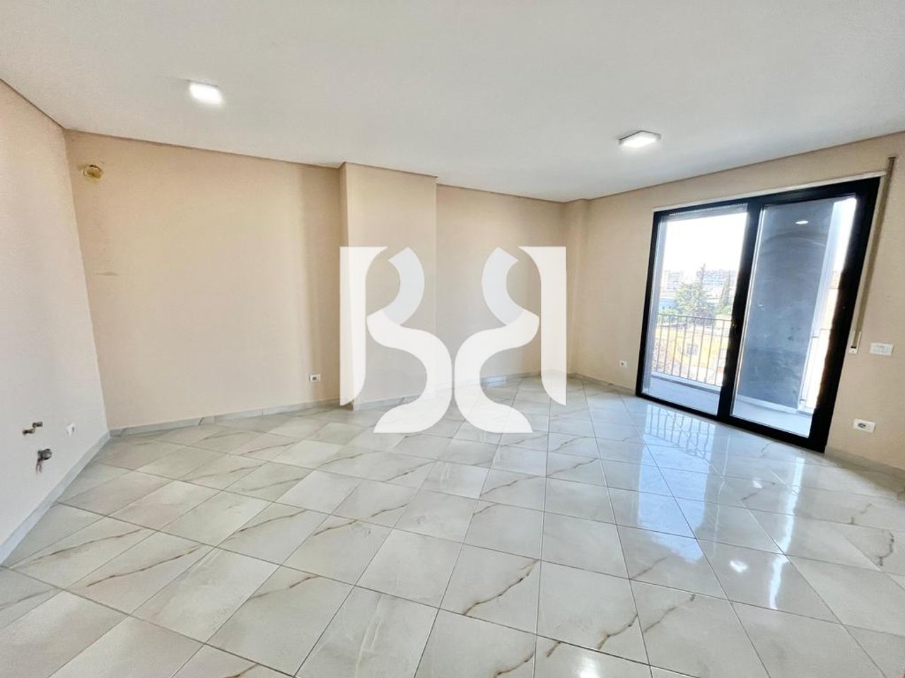 IN AFFITTO UFFICIO 1+1+BALCONE VICINO BIRRA TIRANA