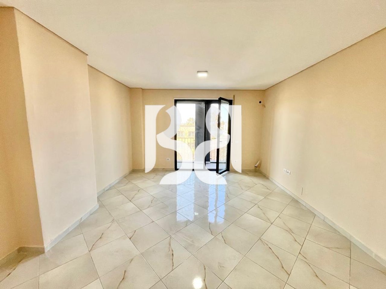 IN AFFITTO UFFICIO 1+1+BALCONE VICINO BIRRA TIRANA