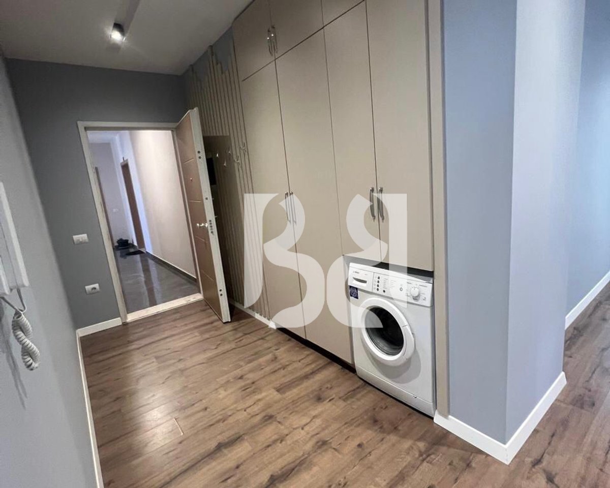 APARTAMENT 2+1+2 DHE POST PARKIMI ME QIRA TE KINOSTUDIO (POLICIA RRUGORE)