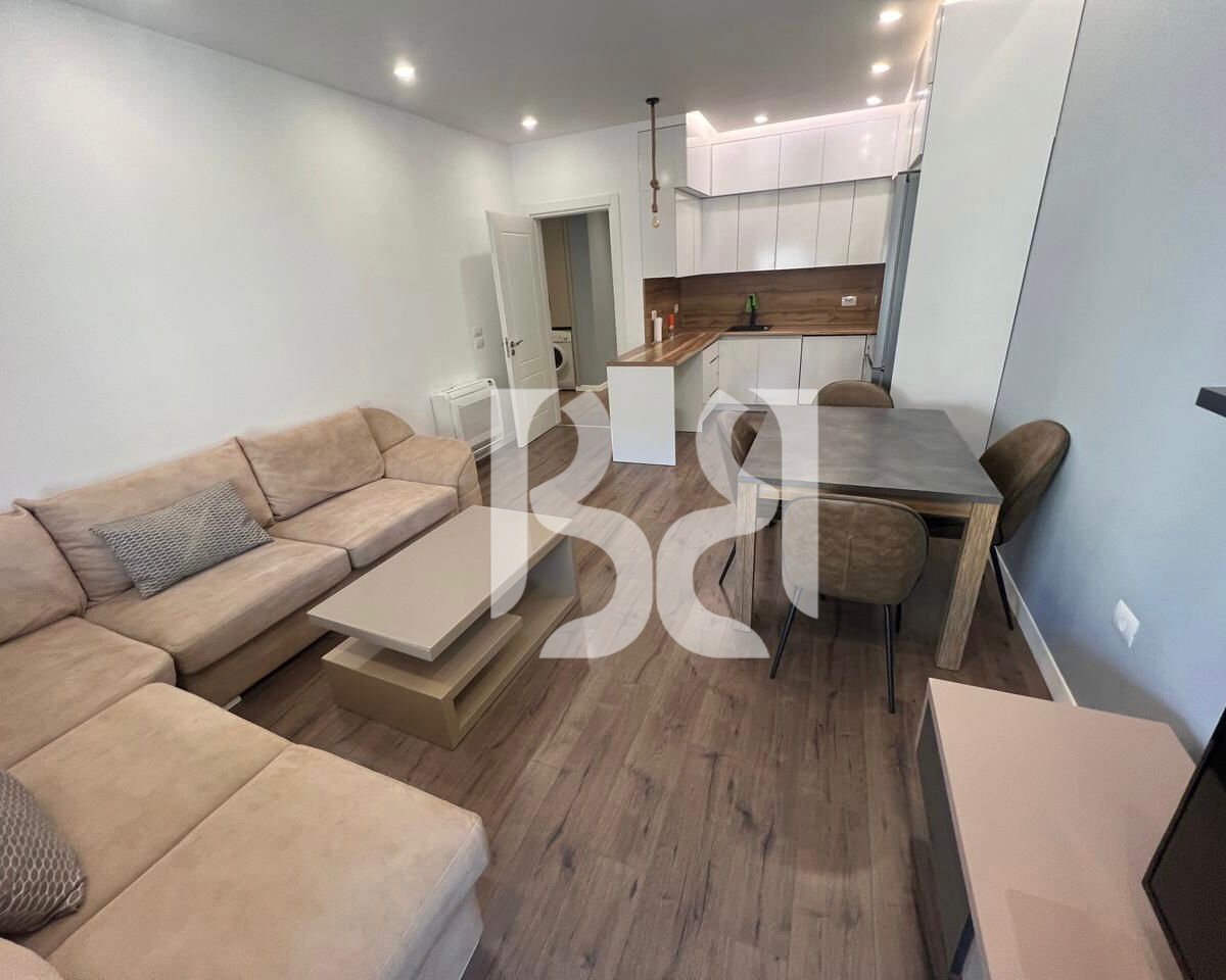 APARTAMENT 2+1+2 DHE POST PARKIMI ME QIRA TE KINOSTUDIO (POLICIA RRUGORE)