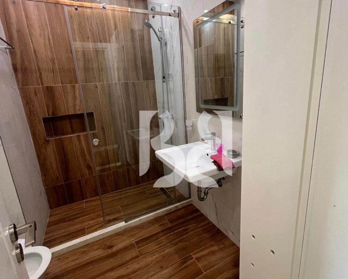 APARTAMENT 2+1+2 DHE POST PARKIMI ME QIRA TE KINOSTUDIO (POLICIA RRUGORE)