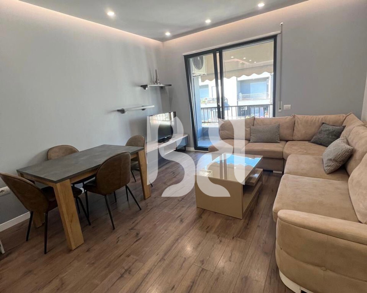 APARTAMENT 2+1+2 DHE POST PARKIMI ME QIRA TE KINOSTUDIO (POLICIA RRUGORE)