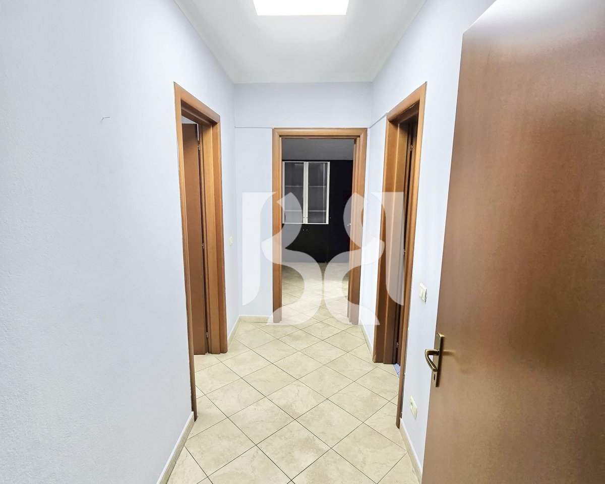 APARTMENT FOR RENT WITH 3 WORKSPACES NEAR THE FORMER BLOCK