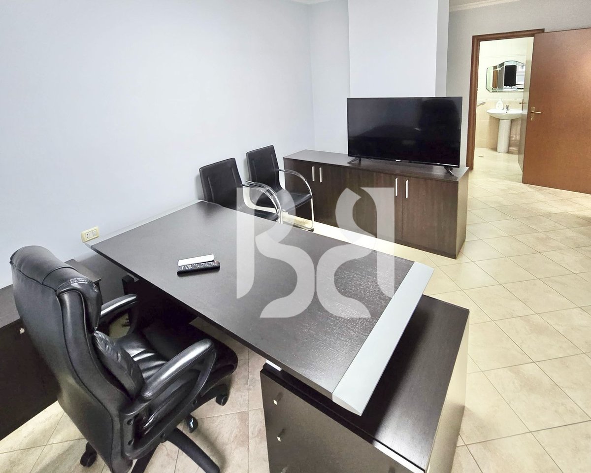 APARTMENT FOR RENT WITH 3 WORKSPACES NEAR THE FORMER BLOCK